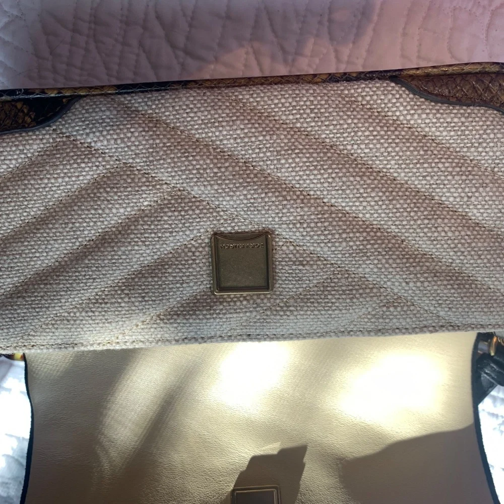 Tory Burch tortoise shell hand bag with strap in new condition - Picture 8 of 16